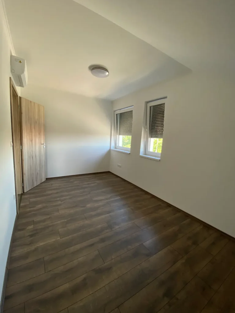 Parkettás szoba - saroknézetből