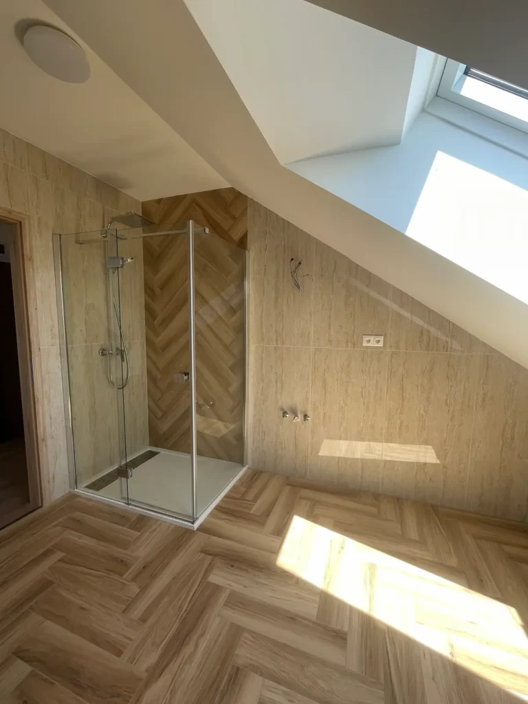 Fürdőszoba beltere és zuhanykabin