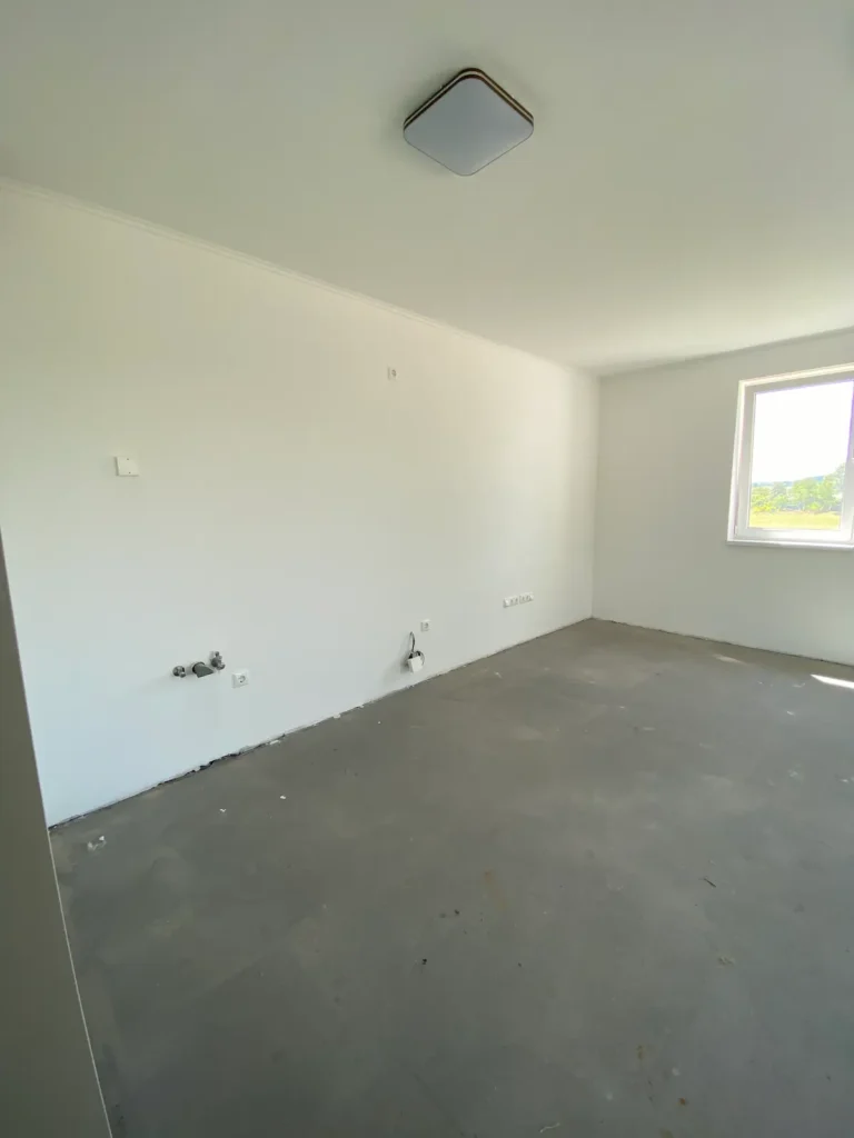 Üres, világos szoba