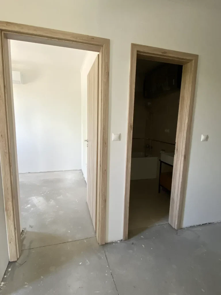 Két helyiség bejárat előtti nézet