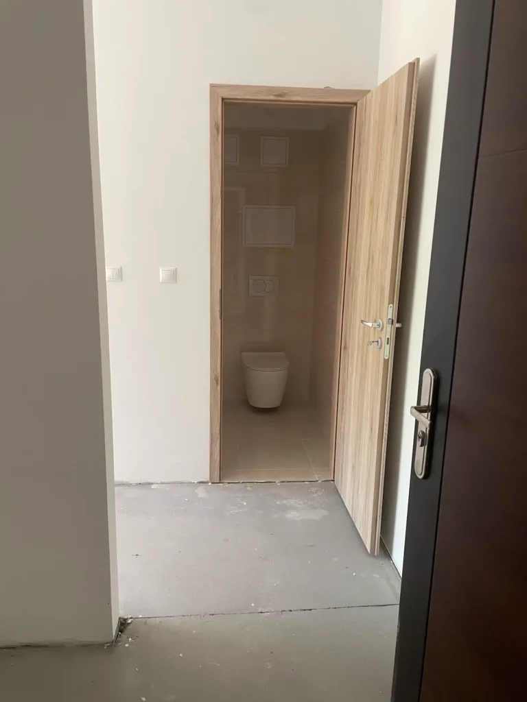 Illemhely előnézetből, modern csempeburkolattal